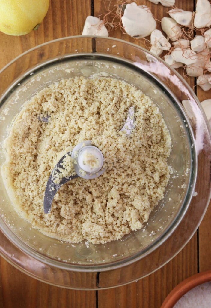 blended cashews with coconut and honey